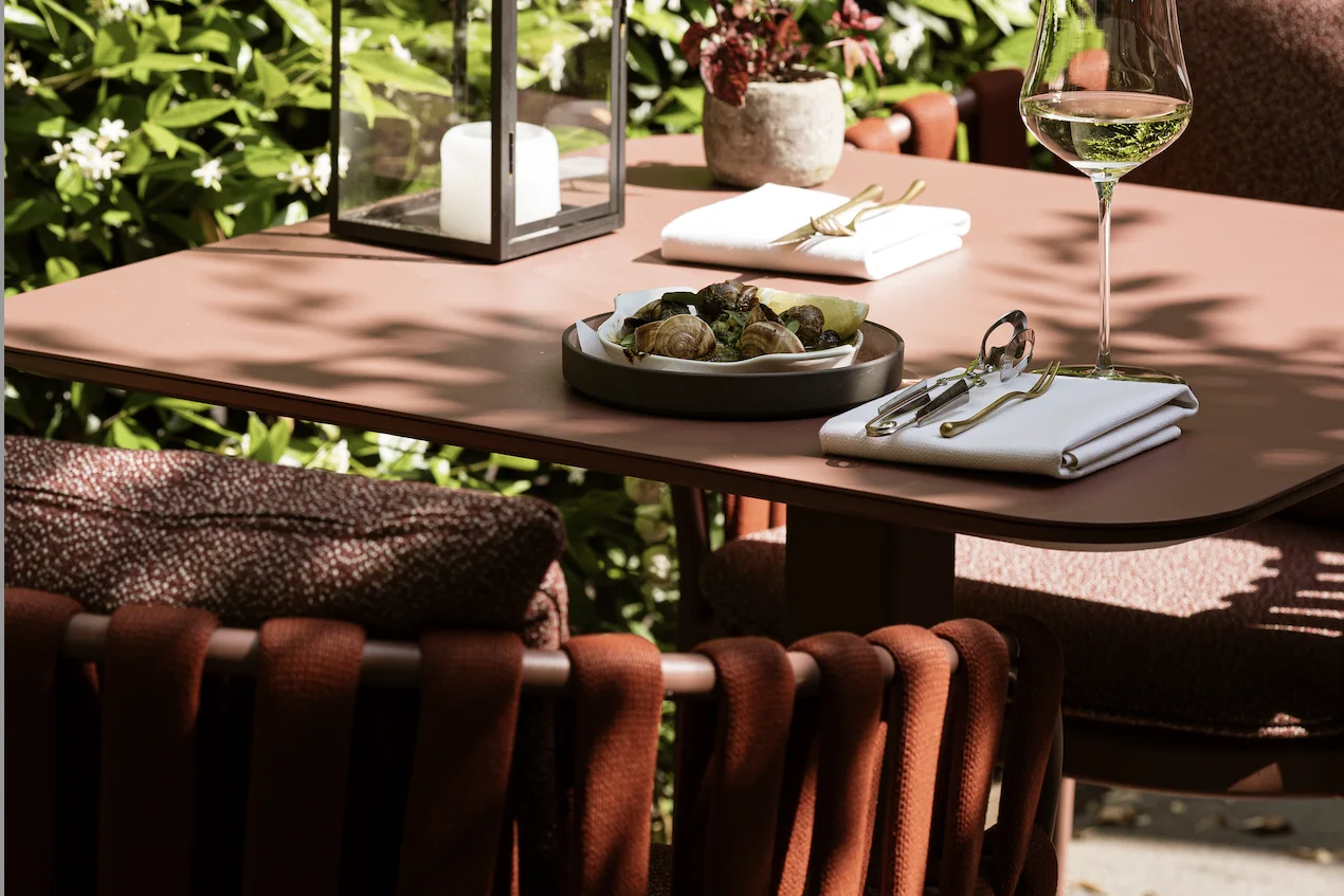 Gedekte tafel op het terras van restaurant Copain in Den Bosch met Talenti Slam